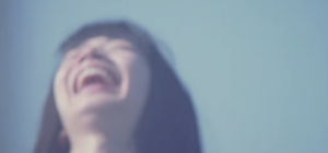 笑う加奈子