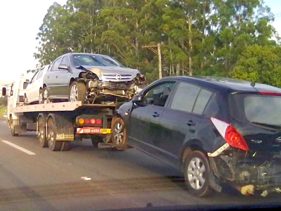 高速道路で故障車をけん引することはできる トラビア